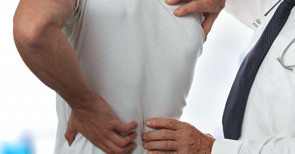 Procedimentos minimamente invasivos podem curar dores nas costas crônicas