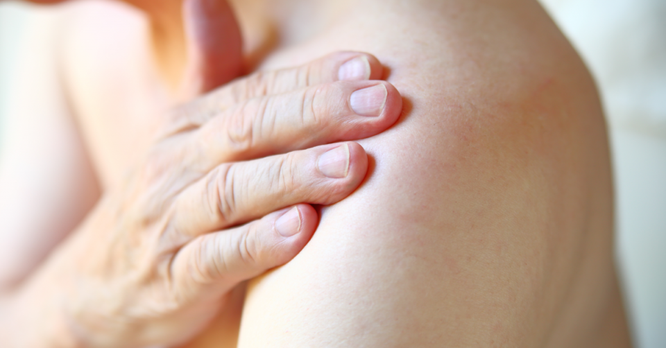 6 maneiras de aliviar dor nos ombros